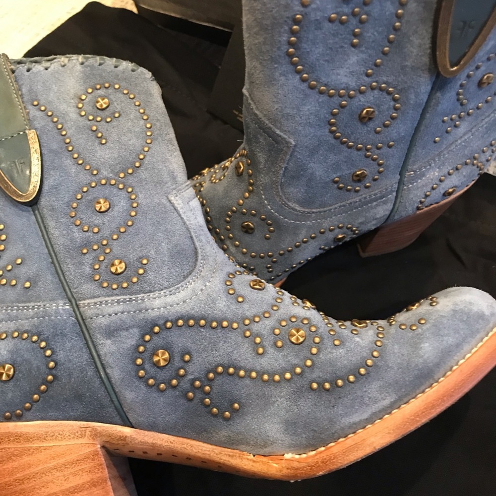 Women’s Frye Victoria Blue studded suede boots - Picture 11 of 12
